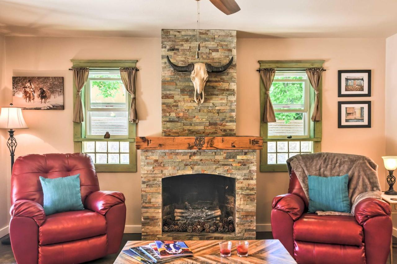 Cozy Home With Media Room Short Walk To Taos Plaza! エクステリア 写真