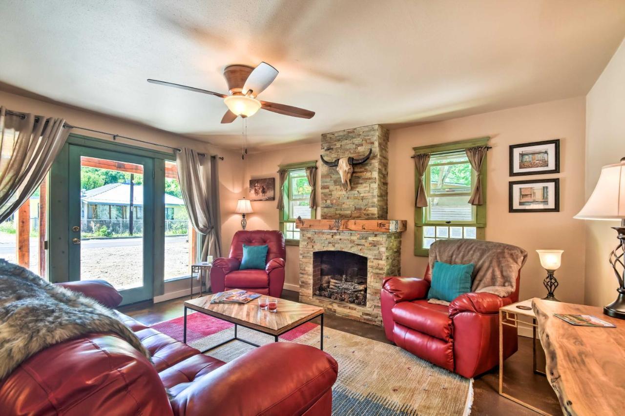 Cozy Home With Media Room Short Walk To Taos Plaza! エクステリア 写真