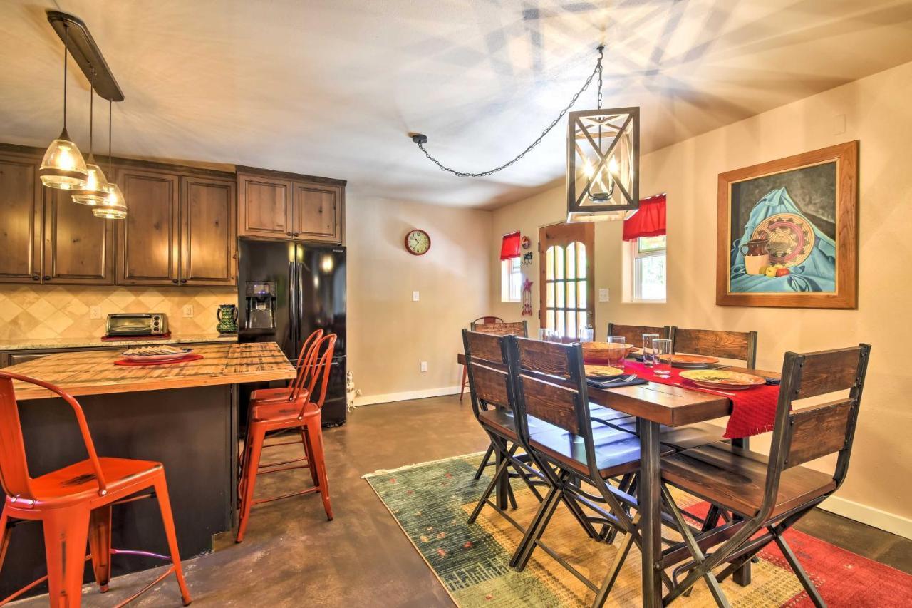 Cozy Home With Media Room Short Walk To Taos Plaza! エクステリア 写真