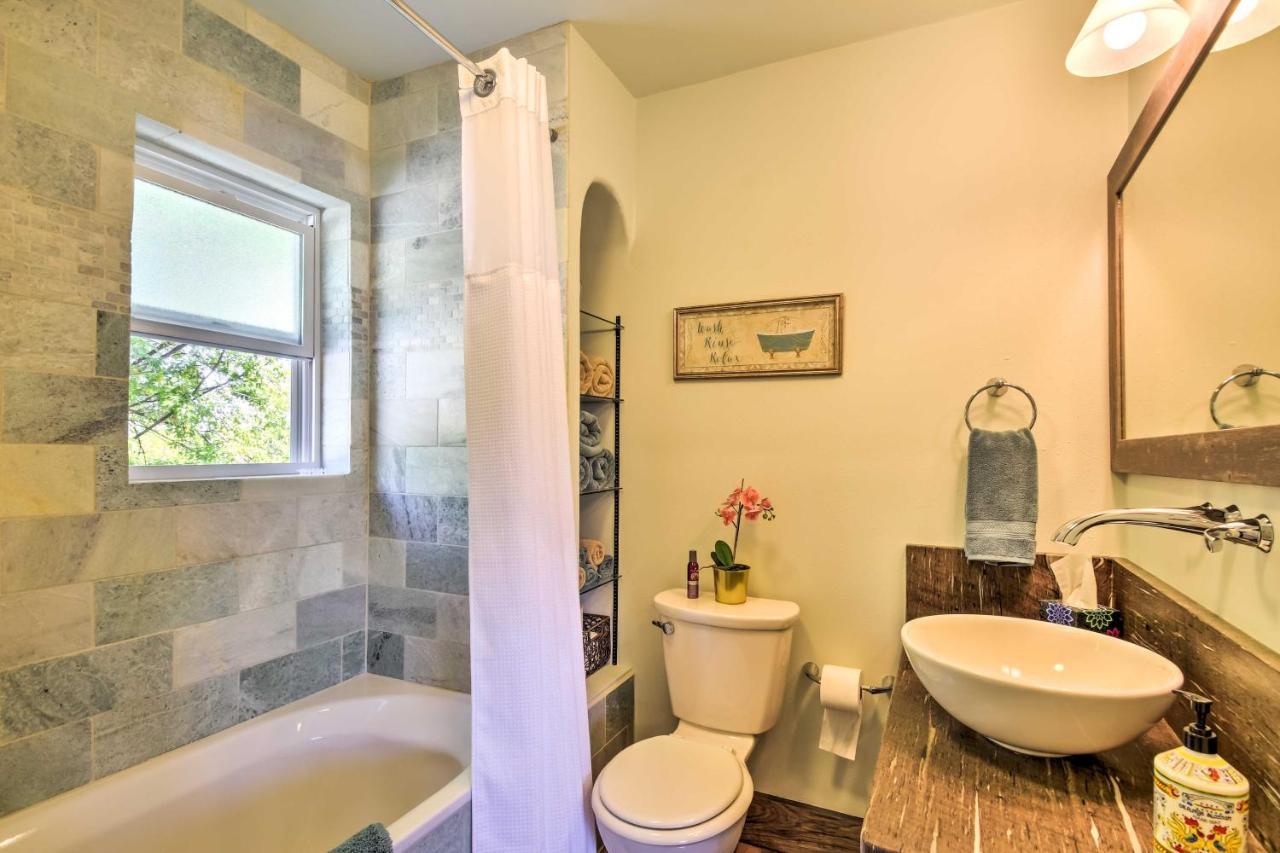 Cozy Home With Media Room Short Walk To Taos Plaza! エクステリア 写真