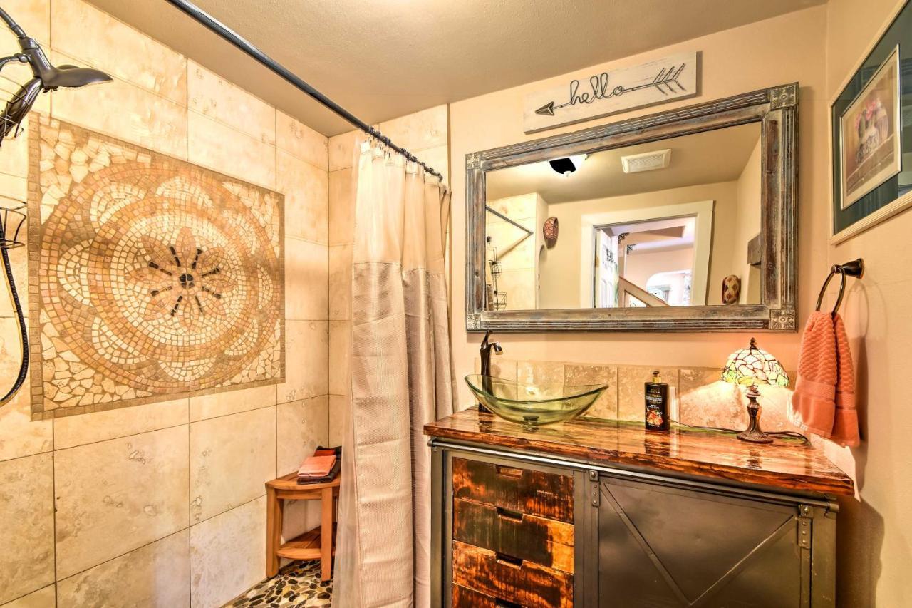 Cozy Home With Media Room Short Walk To Taos Plaza! エクステリア 写真