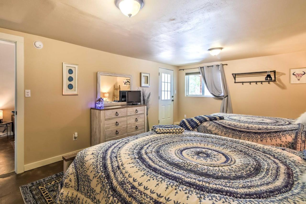 Cozy Home With Media Room Short Walk To Taos Plaza! エクステリア 写真