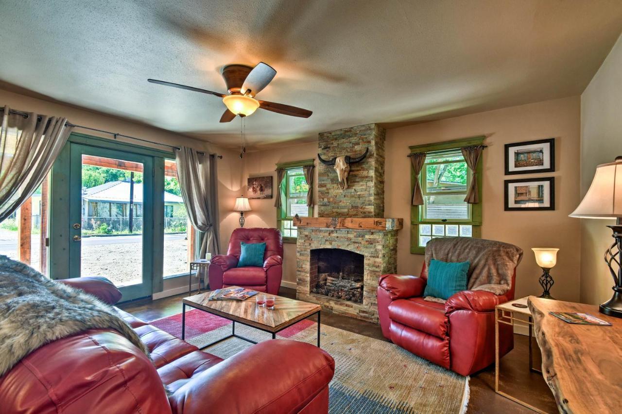 Cozy Home With Media Room Short Walk To Taos Plaza! エクステリア 写真